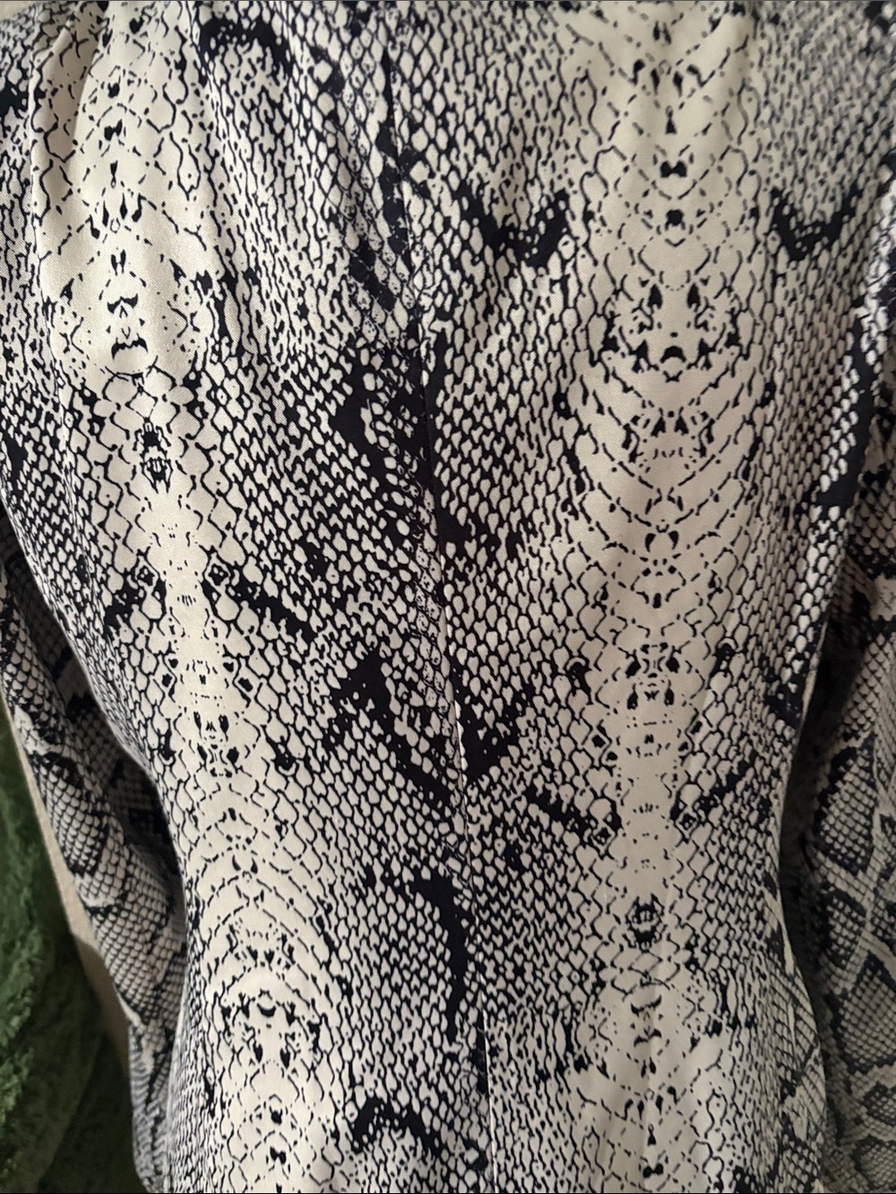 Women's Black & White Snake Print Blazer Jacket - Picture 4 of 6